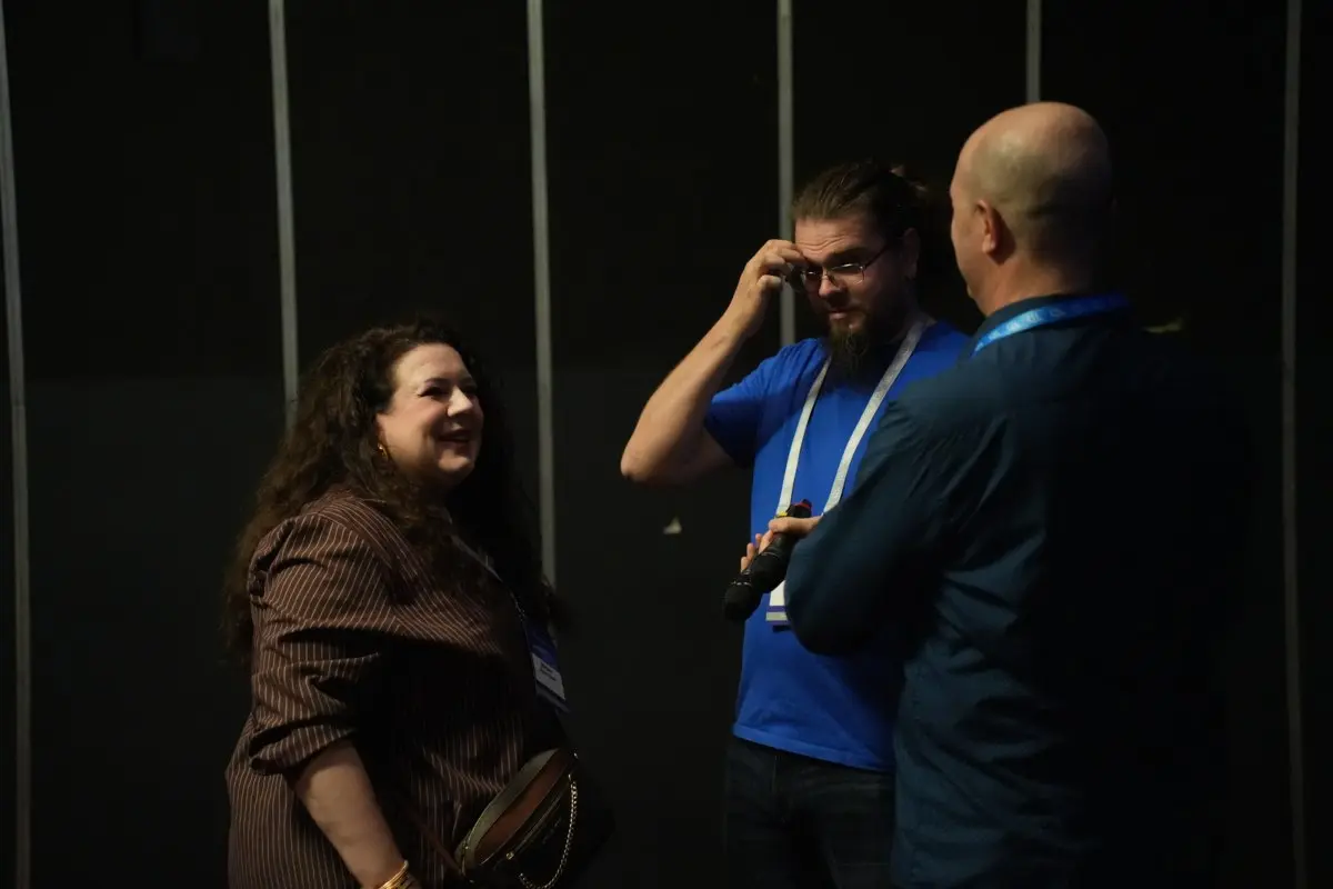 Сегодня в Москве — PGMeetup.МСК 2026.
В 17:35 начинаем программу | Сетка — социальная сеть от hh.ru