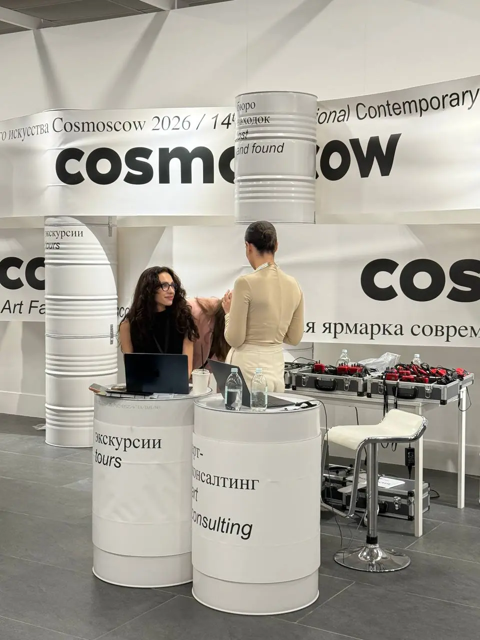 CosMoscow, предпоказ «для своих».
«Своих» в Тимирязевском центре - сотни, только своих друзей, бывших коллег и друзей детей встретила более десятка.
Очень рекомендую посетить | Сетка — социальная сеть от hh.ru