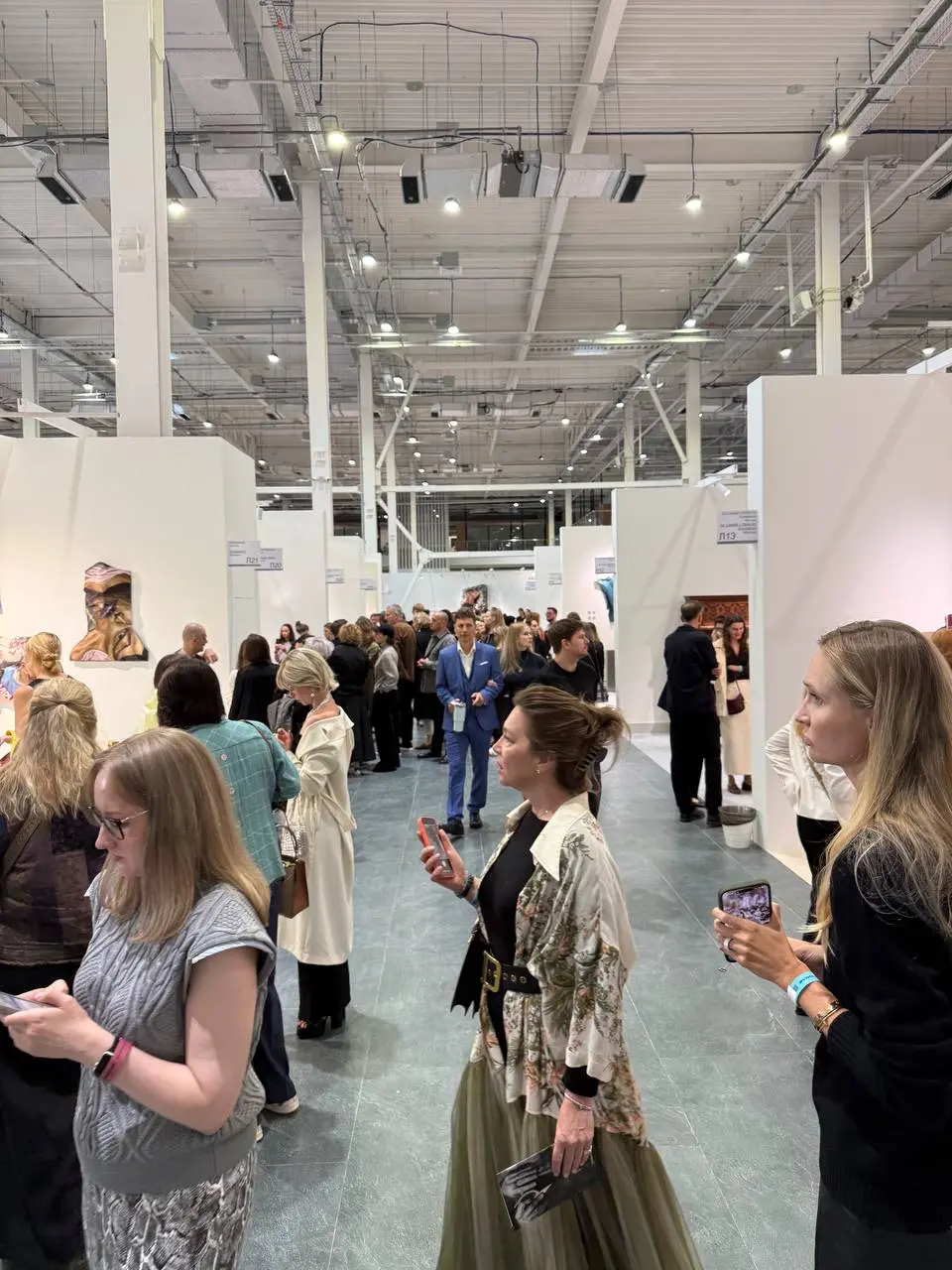 CosMoscow, предпоказ «для своих».
«Своих» в Тимирязевском центре - сотни, только своих друзей, бывших коллег и друзей детей встретила более десятка.
Очень рекомендую посетить | Сетка — социальная сеть от hh.ru