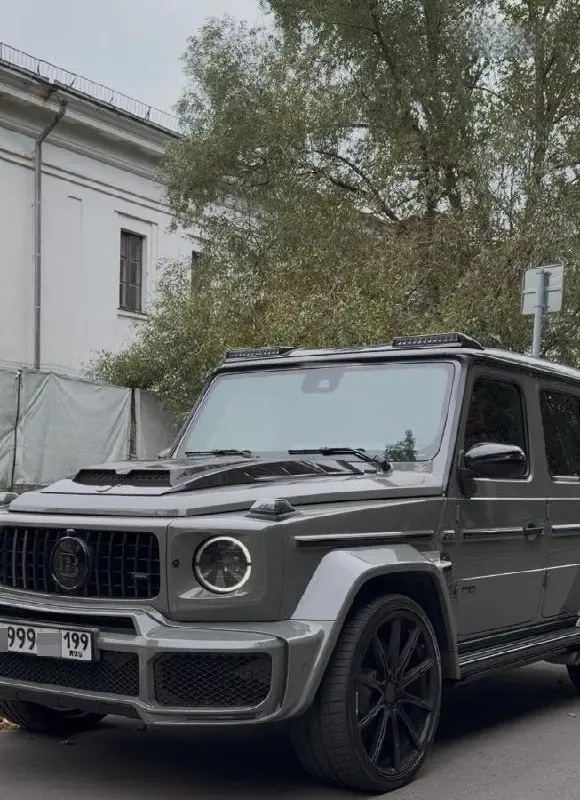Студенты МГУ приезжают на пары на Bentley, Lamborghini Urus и Mercedes-Benz G-Class — автопарк стоимостью в десятки миллионов рублей нашли на студенческой парковке у Воробьёвых гор | Сетка — социальная сеть от hh.ru