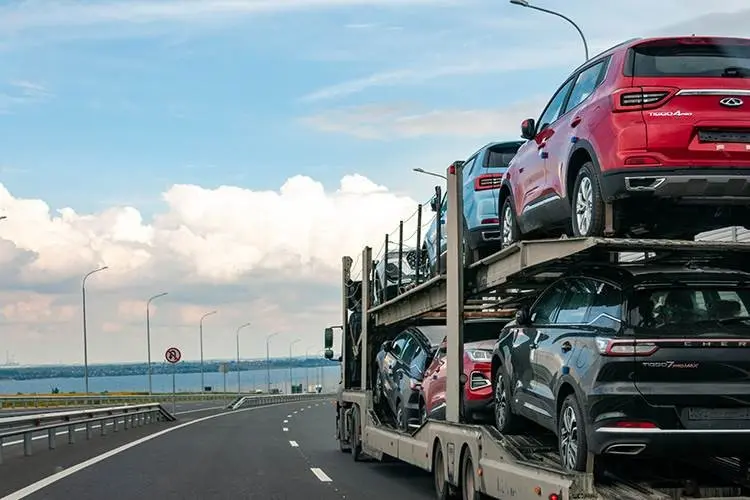 Авторынок в августе ушел в минус. По всем сегментам. | Сетка — социальная сеть от hh.ru