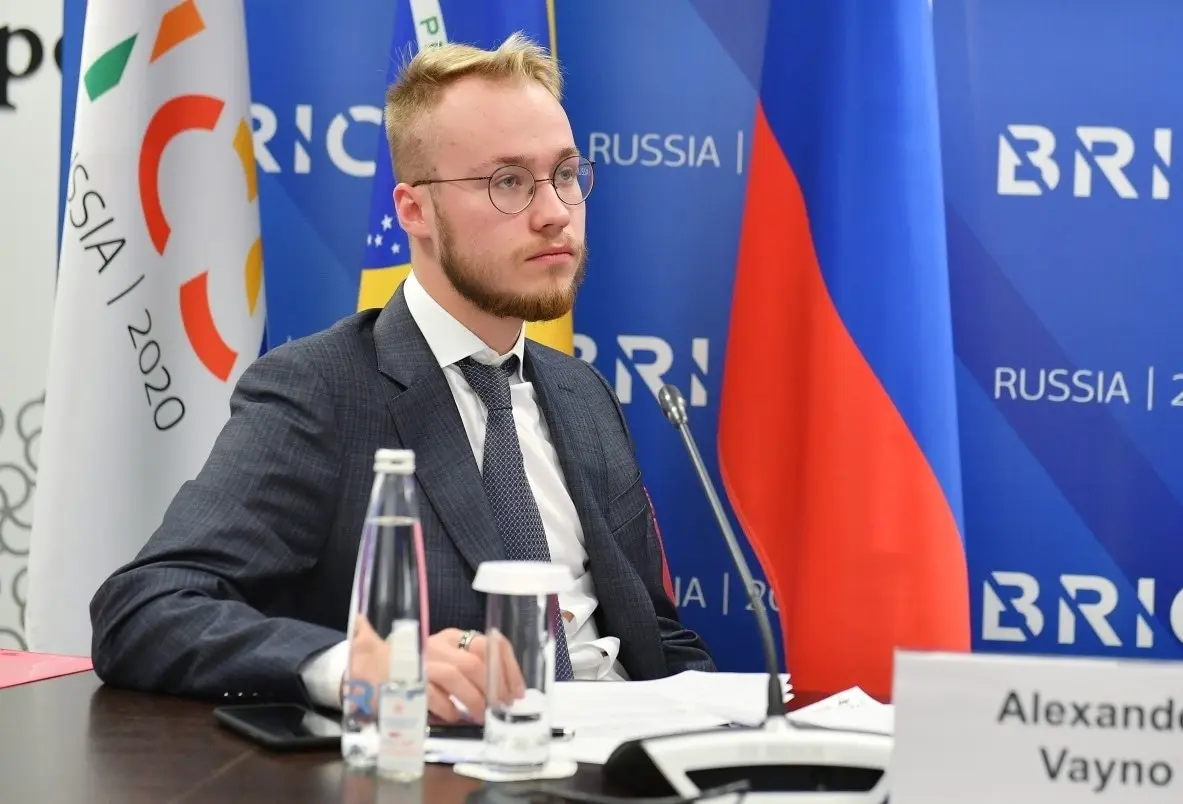 КАПИЦА ПРОТИВ ХАРТМАННА И МОДЕЛЬ ВАЙНО | Сетка — социальная сеть от hh.ru