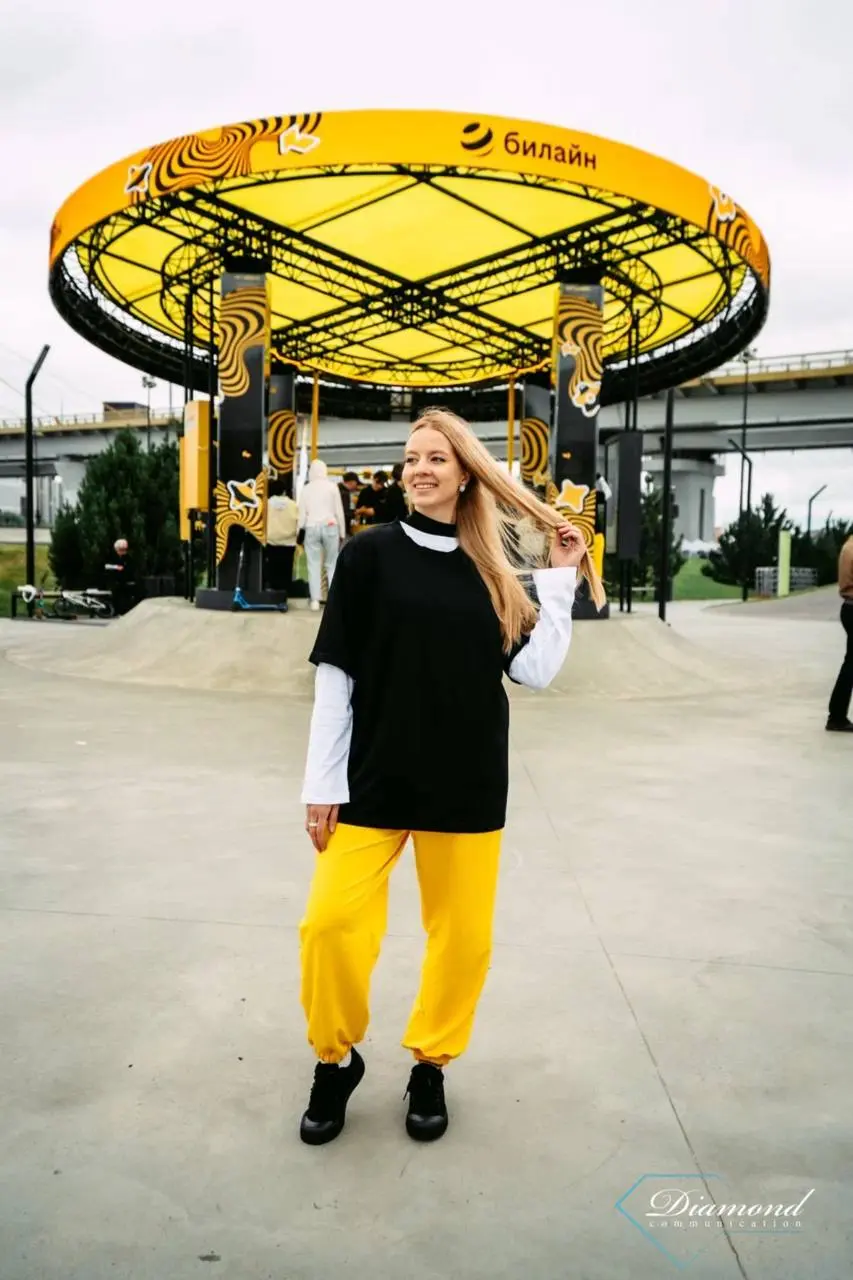27 июня снова встретились с «Билайн» в Урам-парке в Казани 💛
В прошлом году мы уже работали здесь на бренд-зоне «Билайн», а в этом году заказчик вернулся к нам с похожим запросом — и мы снова собрали ... | Сетка — социальная сеть от hh.ru
