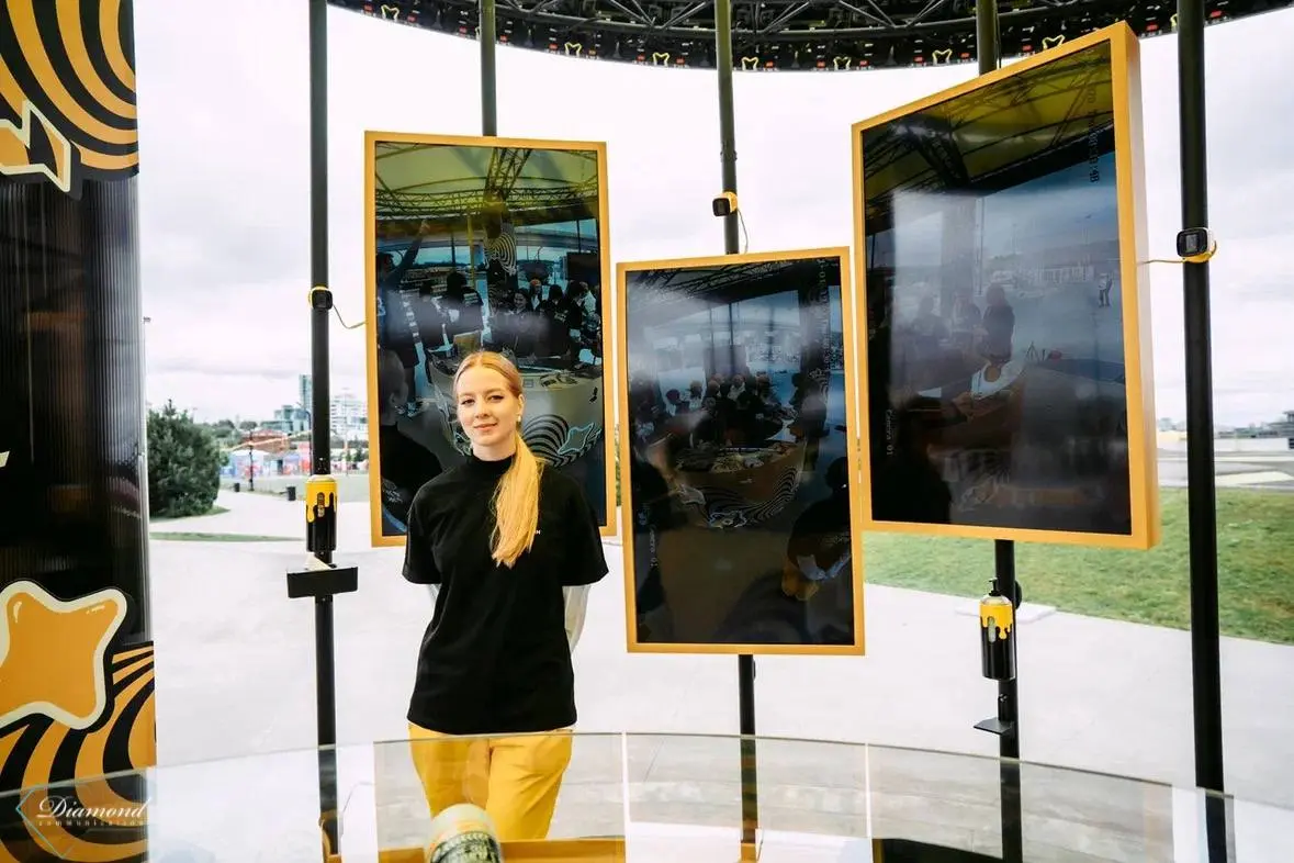 27 июня снова встретились с «Билайн» в Урам-парке в Казани 💛
В прошлом году мы уже работали здесь на бренд-зоне «Билайн», а в этом году заказчик вернулся к нам с похожим запросом — и мы снова собрали ... | Сетка — социальная сеть от hh.ru
