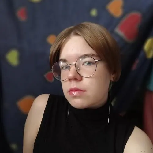 Полина Певцова