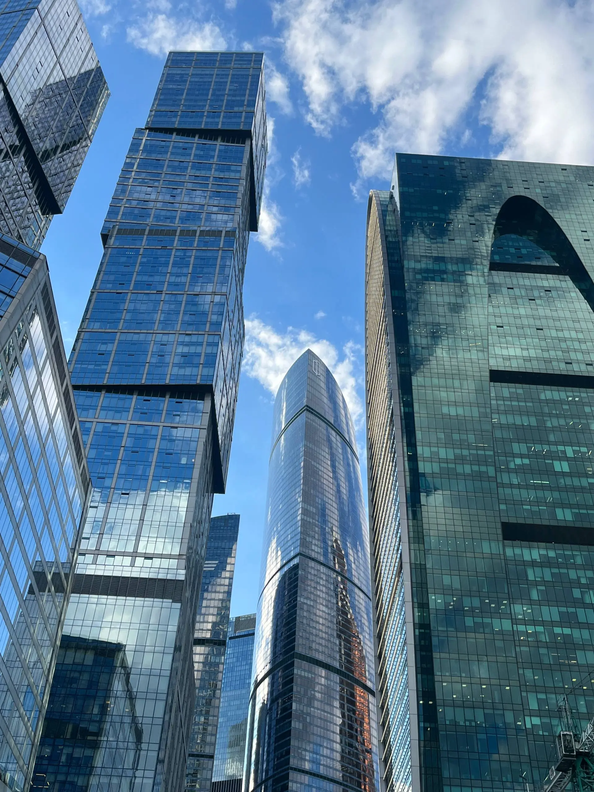 любимая Московка, с Днем Рождения!
очень люблю этот город за красоту, возможности, темп и людей! Не представляю, какой сейчас была бы жизнь, если бы 4 года назад я настойчиво не решил переехать | Сетка — социальная сеть от hh.ru