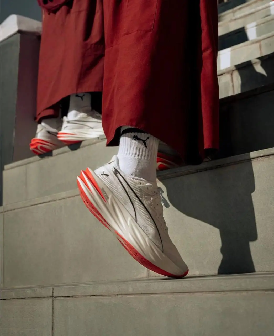 Просветлённый маркетинг
PUMA устроила одну из самых неожиданных коллабораций года.
В преддверии гималайского марафона бренд отснял кампейн с настоящими буддийскими монахами, раздав им 40 пар кроссовок | Сетка — социальная сеть от hh.ru