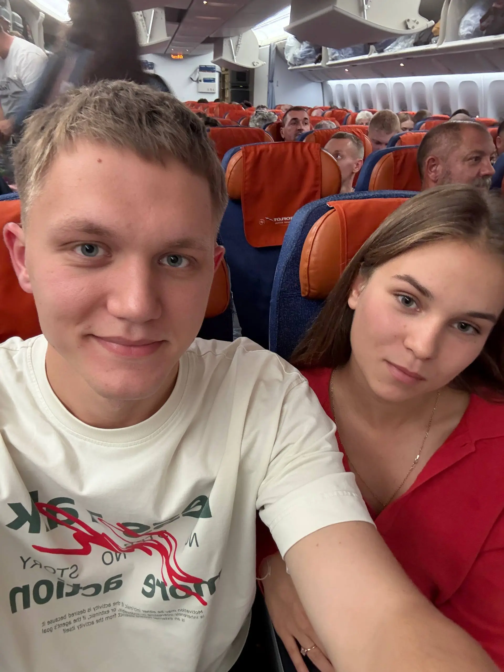 «велком он боард Аэрофлот»
планы на ближайшие 9 часов: читать и спать! | Сетка — социальная сеть от hh.ru