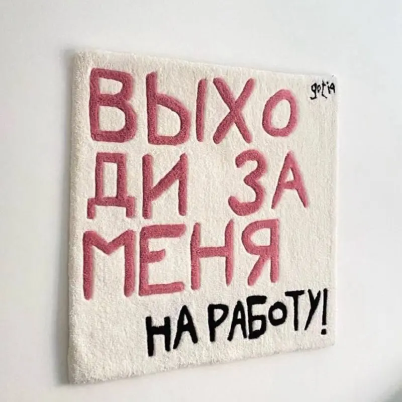 Сегодня хочется порекомендовать необычный канал о локальных русских брендах, который сами читаем.
Лепота — это авторская подборка дизайнеров, художников, небольших студий и их релизов в одном месте | Сетка — социальная сеть от hh.ru
