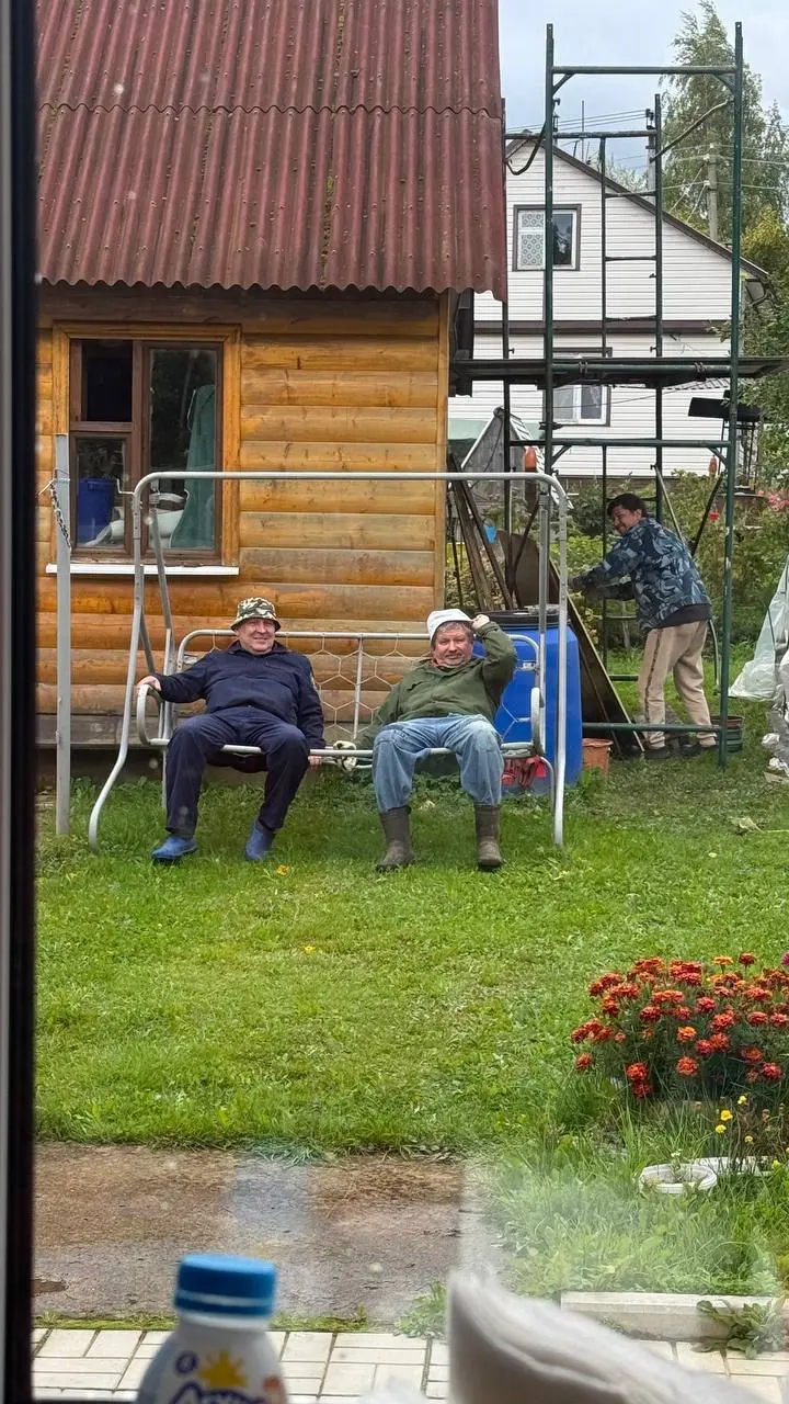 Коллеги, в выходные я не выходил не связь, потому что родители позвали меня на дачу на шашлыки | Сетка — социальная сеть от hh.ru