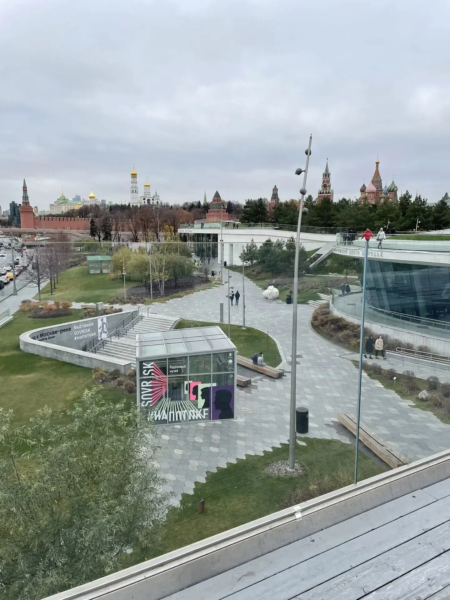 Дорогие москвичи!
Сердечно поздравляю вас с днем рождения Москвы!
Сегодня нашему городу исполнилось 879 лет. Почти девять столетий, которые вобрали в себя много славных и героических дел | Сетка — социальная сеть от hh.ru