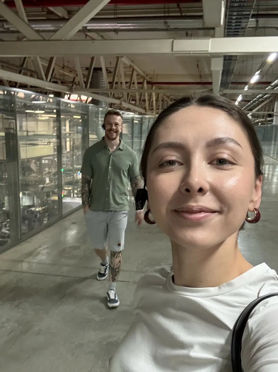 На этой неделе у нас гостили родители, поэтому мы часто и много гуляли по Москве — и наконец доехали до экскурсии на Московскую пивоварню!⚡️
Понравилось очень: завод огромный, новый, максимально автом... | Сетка — социальная сеть от hh.ru