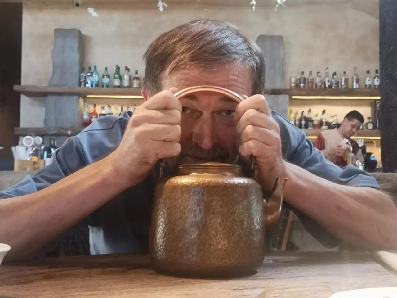 В ресторане Юрта в Алма-Ате (https://yurtaalmaty.com/restaurant/) отлично отрабатывают чайную тему | Сетка — социальная сеть от hh.ru