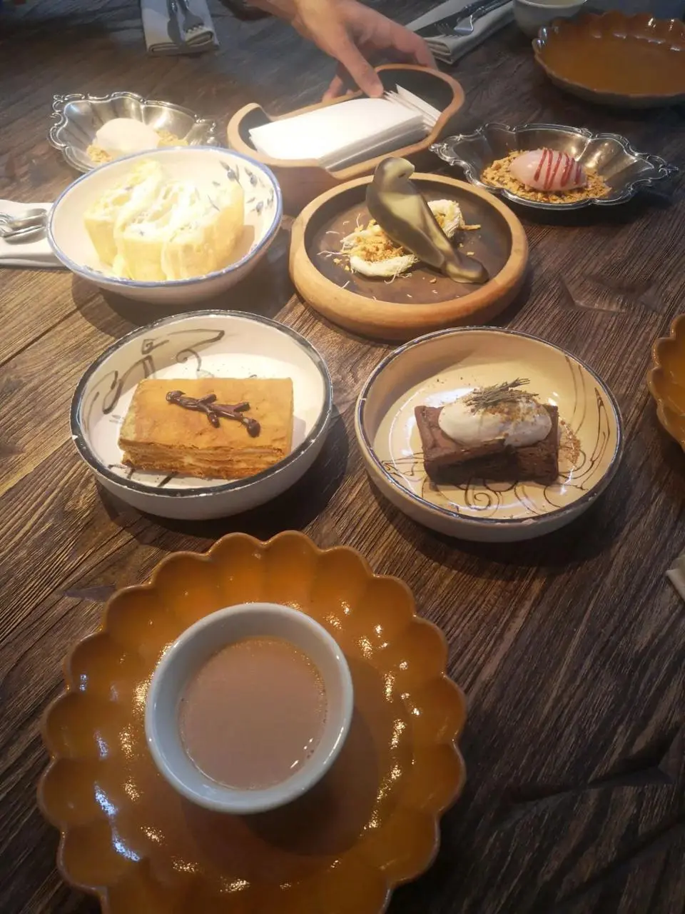 В ресторане Юрта в Алма-Ате (https://yurtaalmaty.com/restaurant/) отлично отрабатывают чайную тему | Сетка — социальная сеть от hh.ru