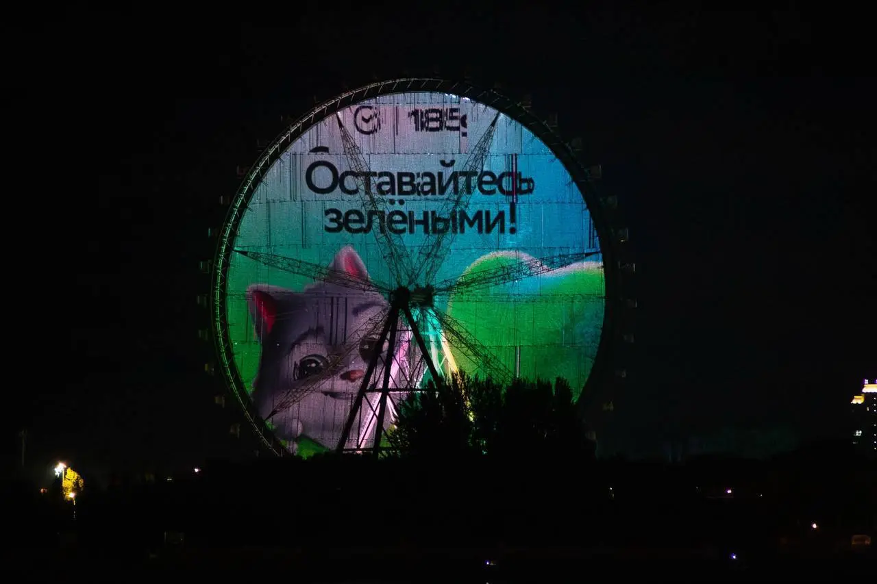 В последнее время очень много мы делали всякого хорошенького мерча, но и немерч тоже был!
К закрытию ВЭФ нашли колесо обозрения, которое видно и в России, и в Китае (оно оказалось на китайском острове... | Сетка — социальная сеть от hh.ru
