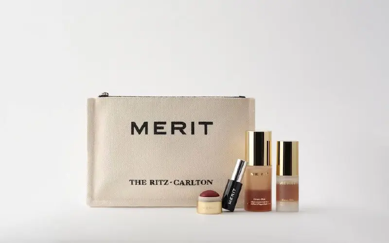 LIFESTYLE × BUSINESS
Американский веганский бренд косметики Merit Beauty — «минималист» (начинал в 2021 году всего с 7 продуктов вместо привычных двадцати-тридцати) — вышел в гостиничный бизнес и запа... | Сетка — социальная сеть от hh.ru