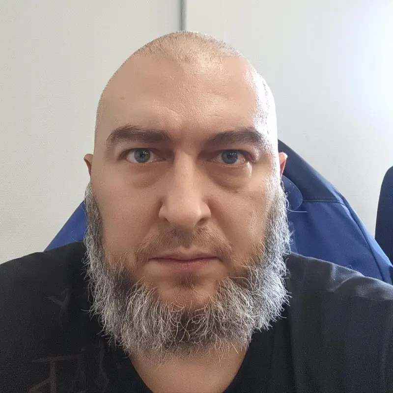 Роман Артамошин