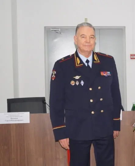 ⚡️Задержан высокопоставленный генерал-майор МВД и два старших офицера — они воровали бензин
Задержаны и уволены из органов - Генерал-майор Сергей Мальков, полковник Алексей Суяров и подполковник Анна ... | Сетка — социальная сеть от hh.ru