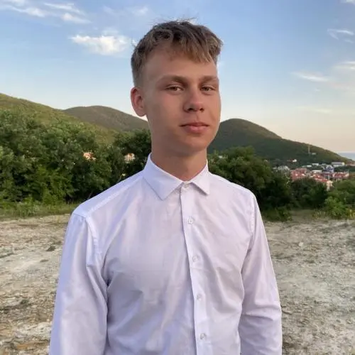 Денис Андронов