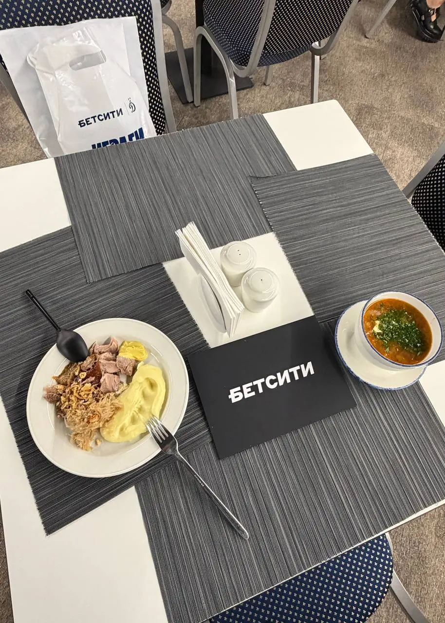 ⚽️ Ресторан, мерч и активации БЕТСИТИ на Динамо — Спартак!
3 зоны БК на дерби, в зачет шли ставки с кэфом от 1.30 на данный матч | Сетка — социальная сеть от hh.ru
