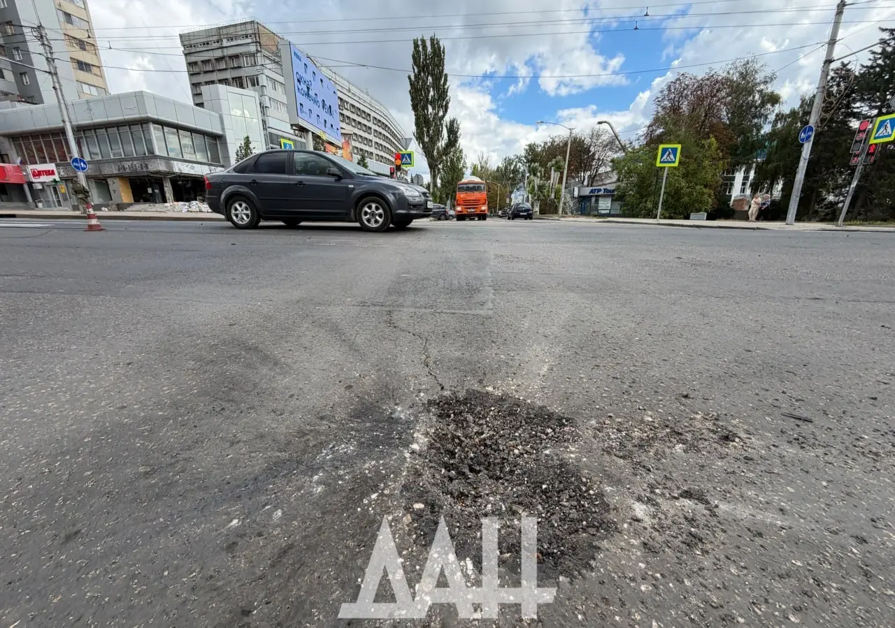 Последствия прилёта БПЛА на пересечении пр. Титова и ул. Артёма в центре Донецка | Сетка — социальная сеть от hh.ru