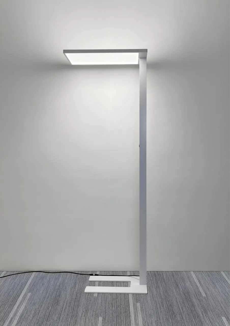 FLOOR LAMP — напольный светильник, выстроенный вокруг идеи светового баланса. Мягкий верхний свет в сочетании с направленным нижним формирует комфортную световую среду без резких контрастов и бликов | Сетка — социальная сеть от hh.ru