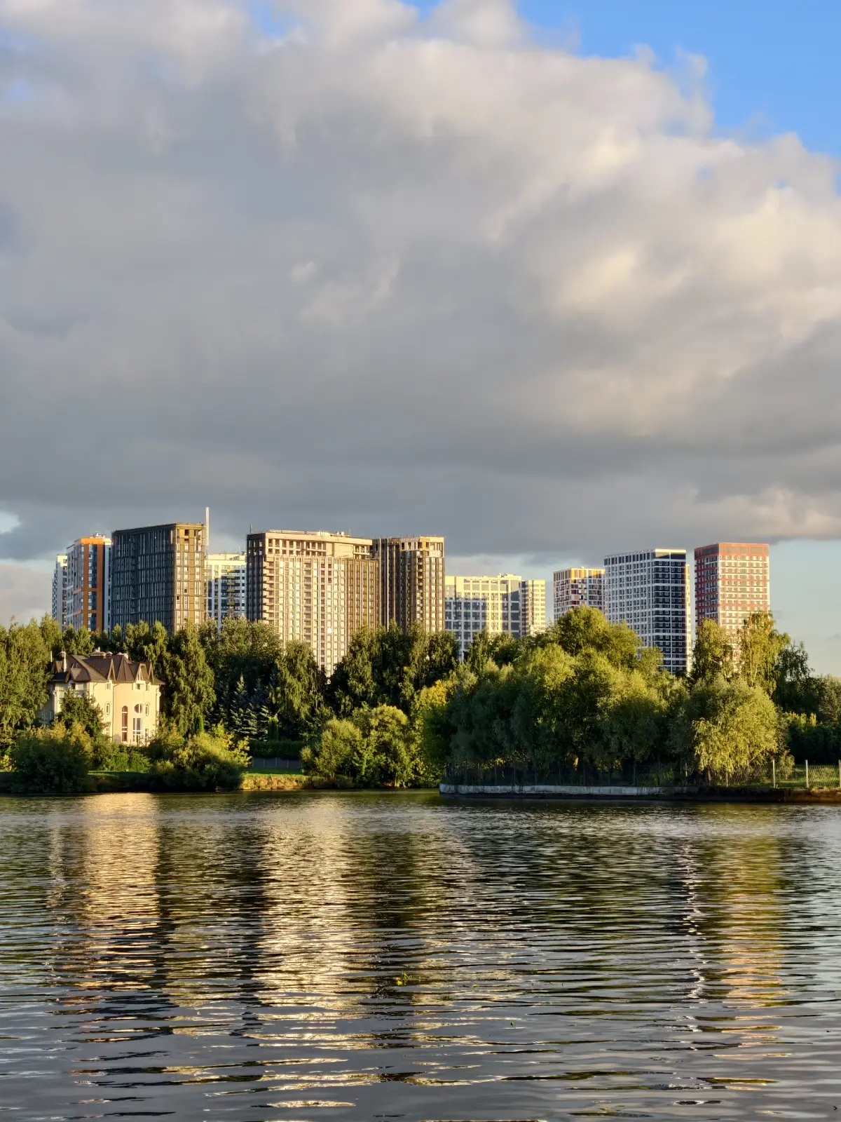 #москва #город #архитектура #природа #золотойчас | Сетка — социальная сеть от hh.ru