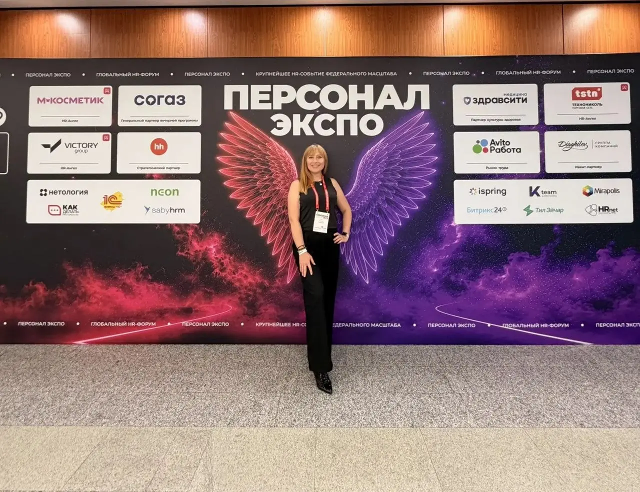 Наш ответ «Ангелам Чарли»(Миллениалы, привет 👋)
В 2000 году Чарли отправлял трёх девушек спасать мир, а в 2026-м девушки сами решают, кого спасать. 😇
Ангелы от «МояКоманда» на связи | Сетка — социальная сеть от hh.ru