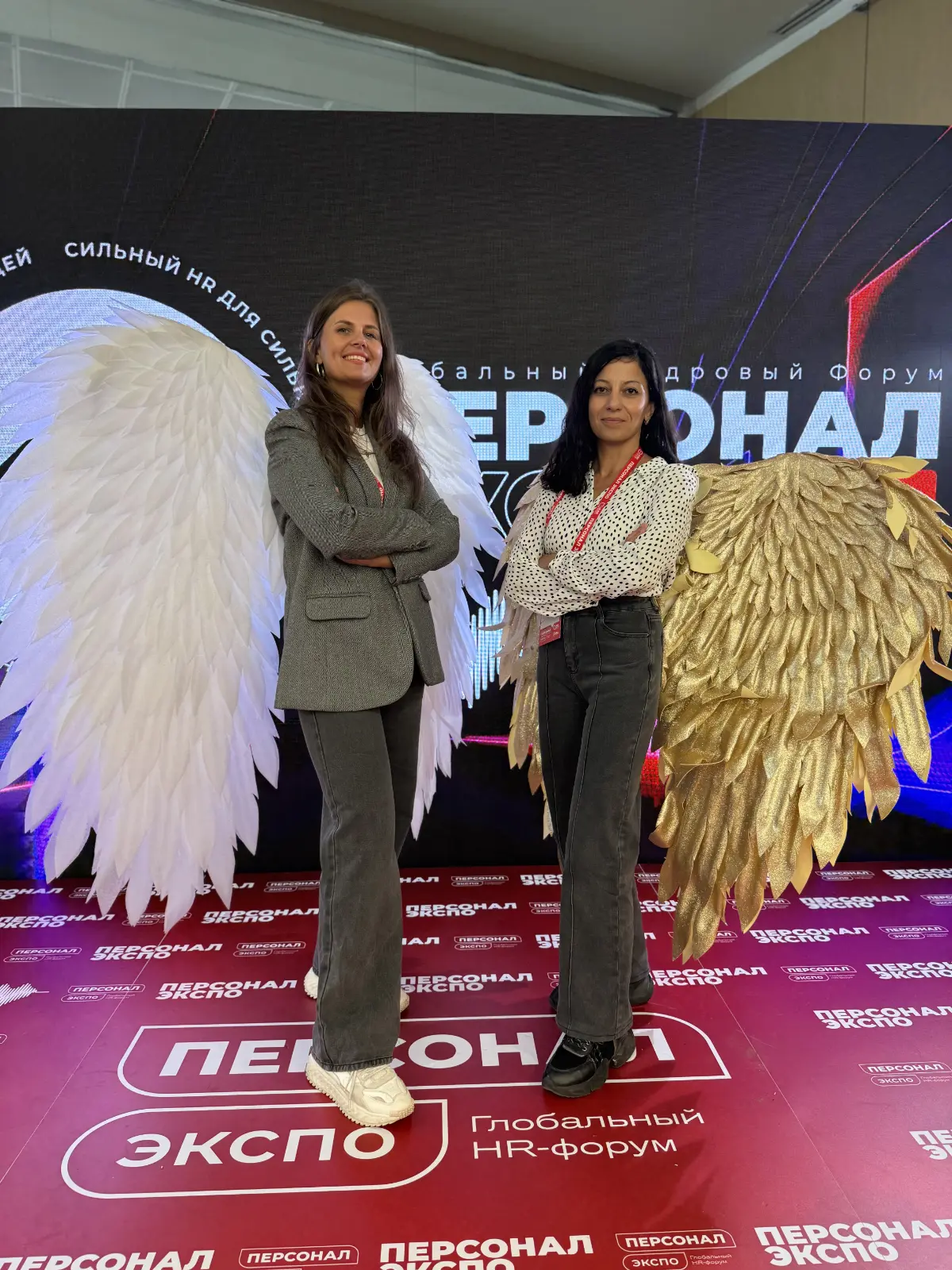 Москва, вы только посмотрите на этот масштаб! Попала на главное HR-событие года, и у меня просто глаза разбегаются. 🤯
Это не просто конференция — это настоящий фестиваль профессионалов своего дела | Сетка — социальная сеть от hh.ru
