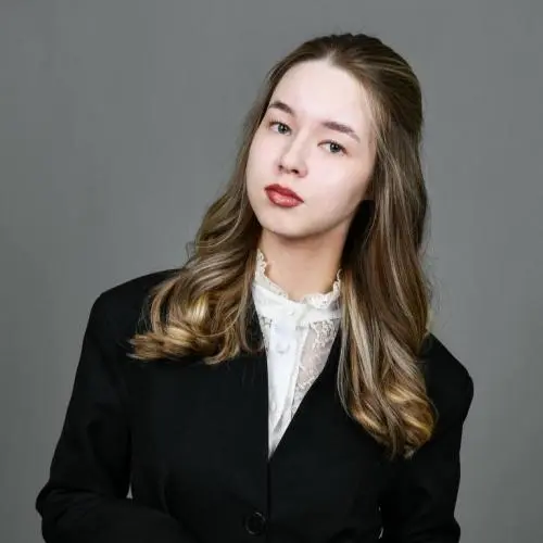 Элина Хакова