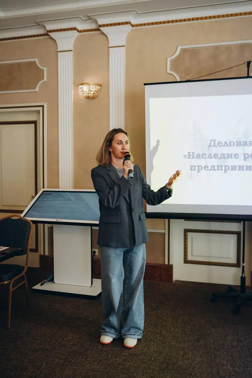 Знакомая ситуация?
Понедельник, 9:47 утра. Открываешь почту. Три письма про изменения в отчётности, одно от руководителя со срочным вопросом, ещё пять от контрагентов.
«Ладно, разберусь»
12:15 | Сетка — социальная сеть от hh.ru