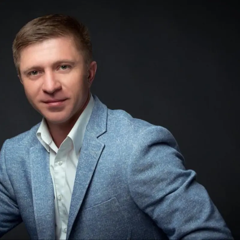 Антон Попов