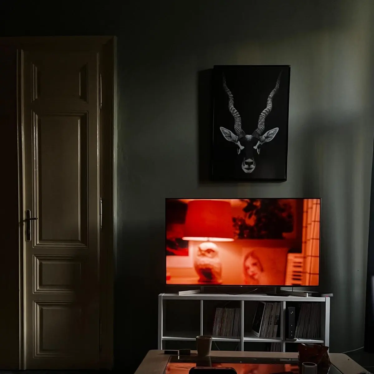 Телевизор смотрит вас
Если у вас дома висит телевизор LG OLED — у меня для вас новости | Сетка — социальная сеть от hh.ru