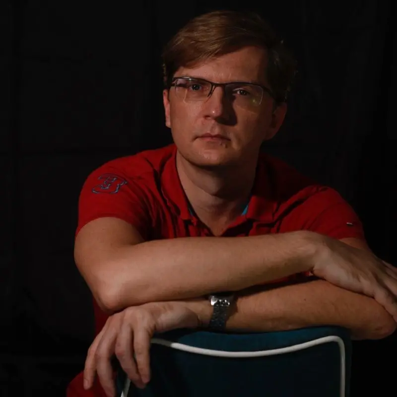 Роман Емельянов