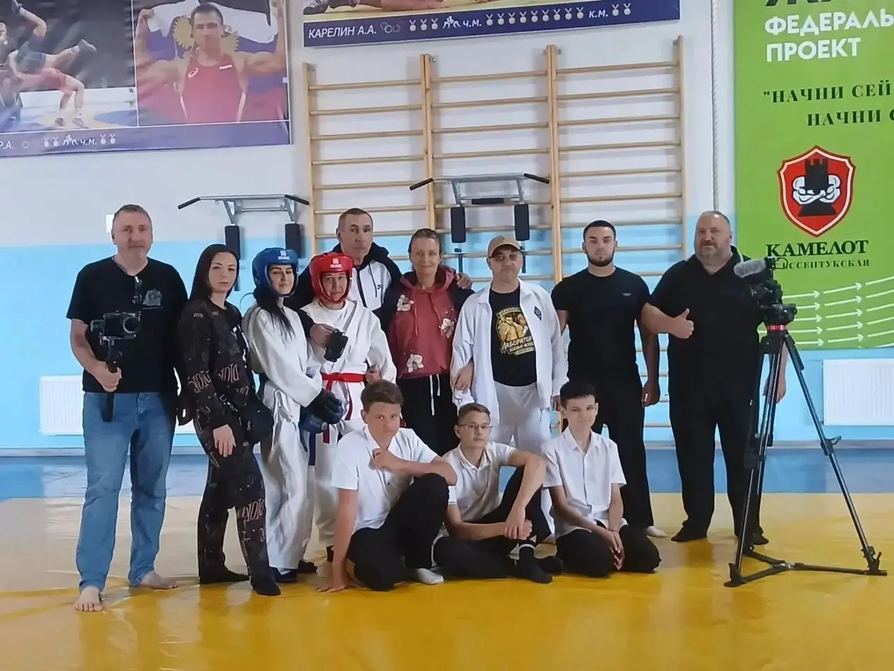 🥊 В Ессентуках снимают фильм о первой девушке-боксёре города
Документальная картина «Первый тренер. Первый ученик» расскажет историю Любови Мордвиной | Сетка — социальная сеть от hh.ru