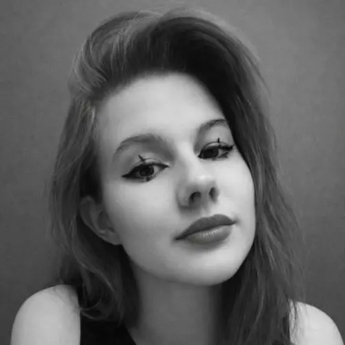 Юлия Команова