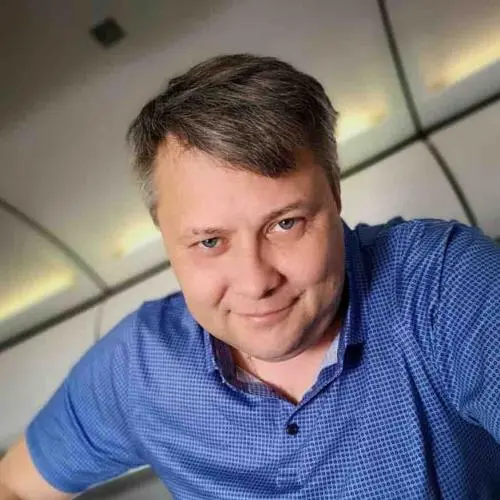 Денис Безенин