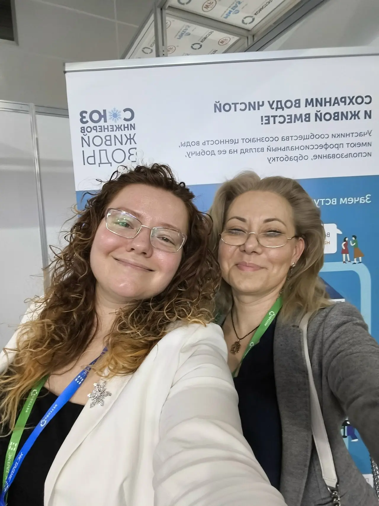 Третий день на ЭкваТэк!
По-прежнему ожидаем вас на стенде 8В6.1, от входа немножко правее и прямо, пока не увидите наш роллап по правой стороне. Инструкция есть вот тут | Сетка — социальная сеть от hh.ru