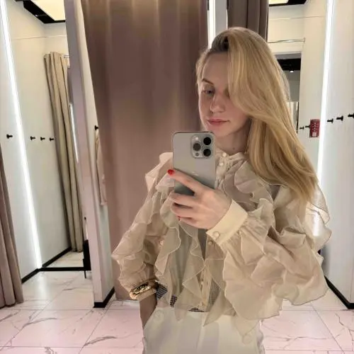 Арина Первова