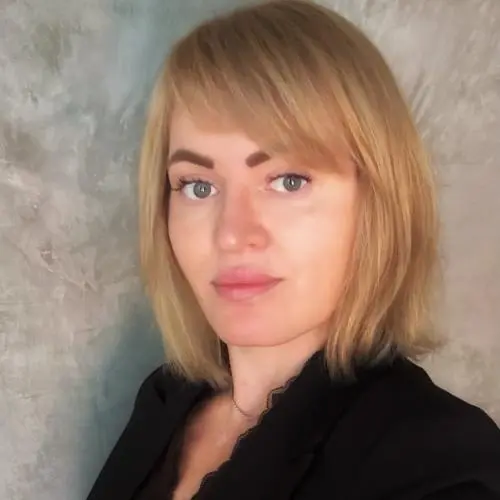 Алена Захарова