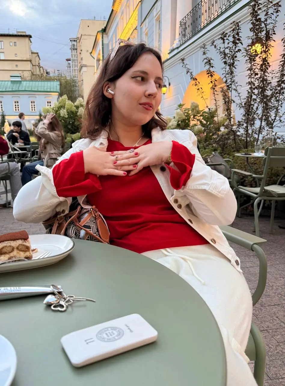❤️Иногда смотрю на соцсети других, и кажется, будто у всех все идеально
А потом вспоминаю, что я сама делюсь в соцсетях только, наверное, 5% того, что у меня в жизни, те, кто меня хорошо знают, знают ... | Сетка — социальная сеть от hh.ru