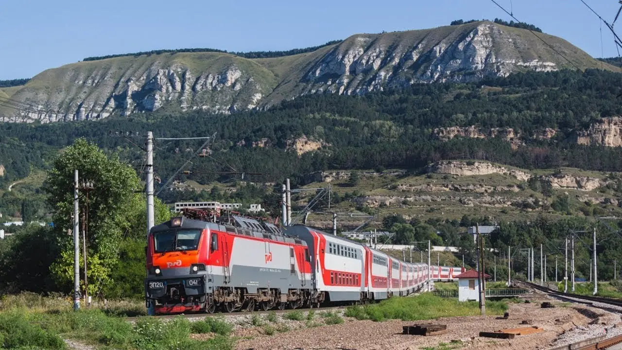 🚂 Новый поезд свяжет Москву и Минеральные Воды
С 1 октября между городами начнутся ежедневные рейсы. В дороге поезд будет находиться 23 часа 5 минут | Сетка — социальная сеть от hh.ru