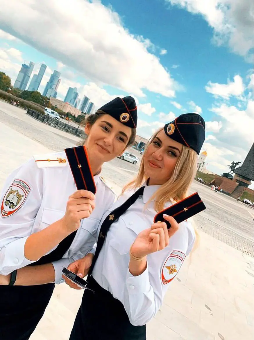 На волне ностальгии залезла в архивы и наткнулась на юношеские фотокарточки в любимой полицейской | Сетка — социальная сеть от hh.ru