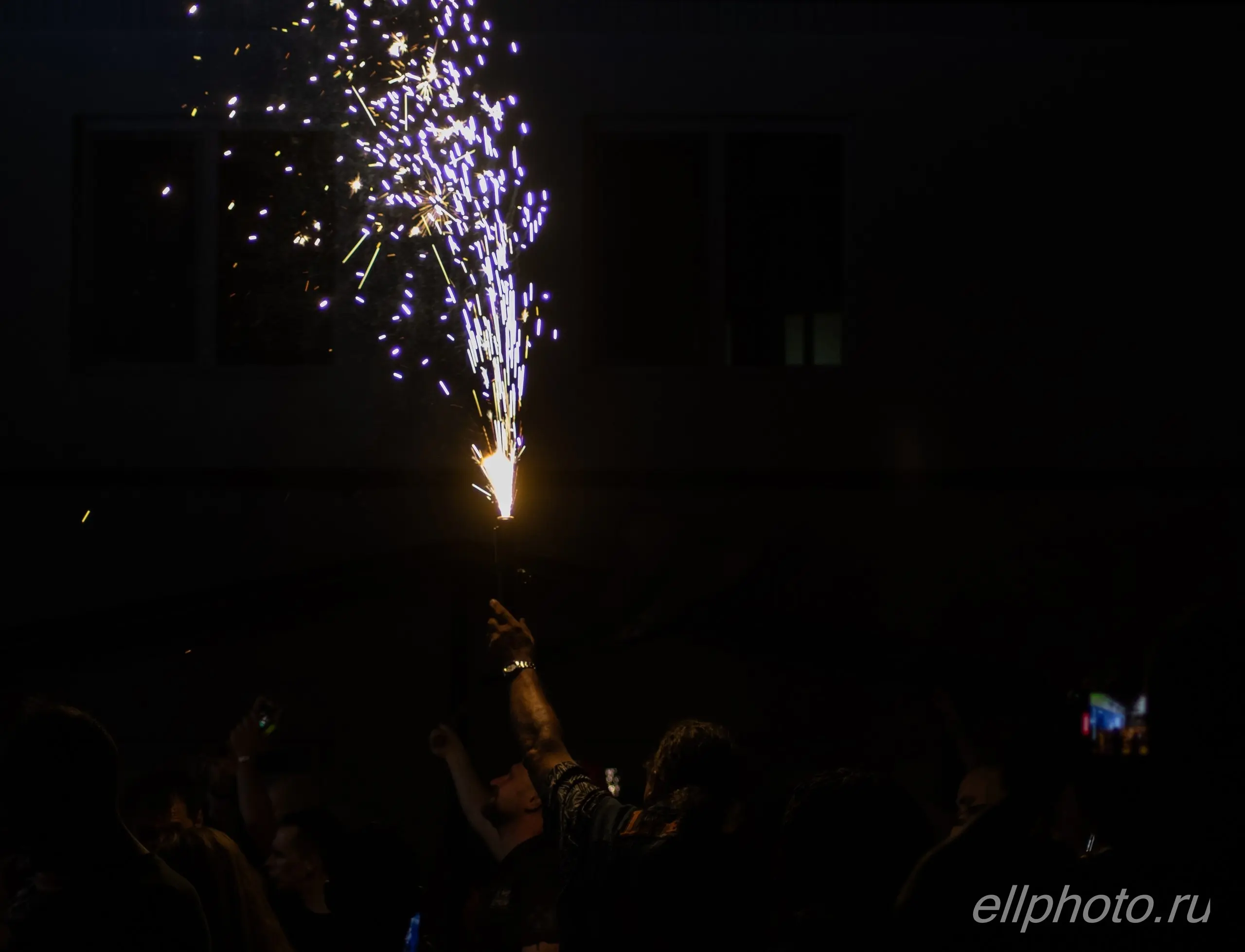 К.Е.Др. PARTY прошёл, а я продолжала обрабатывать фотографии, чтобы у всех остались лишь положительные и безбашенные эмоции от психушки, что там творилась | Сетка — социальная сеть от hh.ru