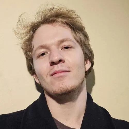 Арсений Акмалов