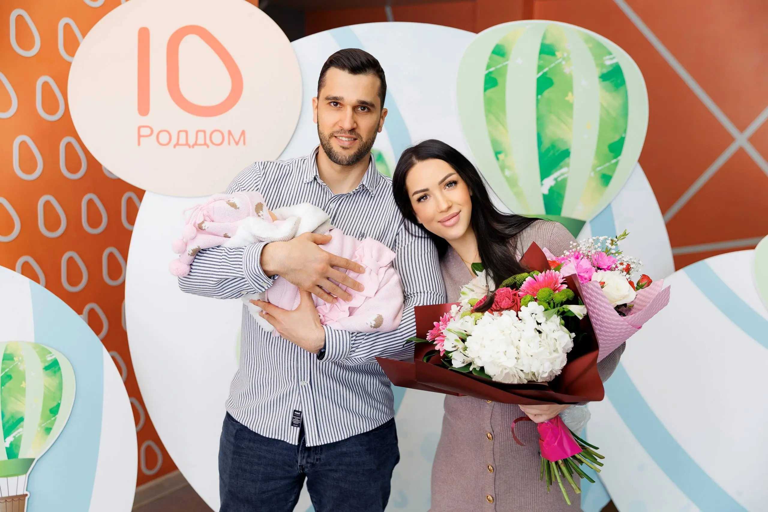 В нашей семье пополнение и как мы провели гендер пати на женском стендапе.
Встречайте - Арина Максимовна, будущая фитнес модель, певица или блогер))
Вчера исполнилось 4 месяца | Сетка — социальная сеть от hh.ru