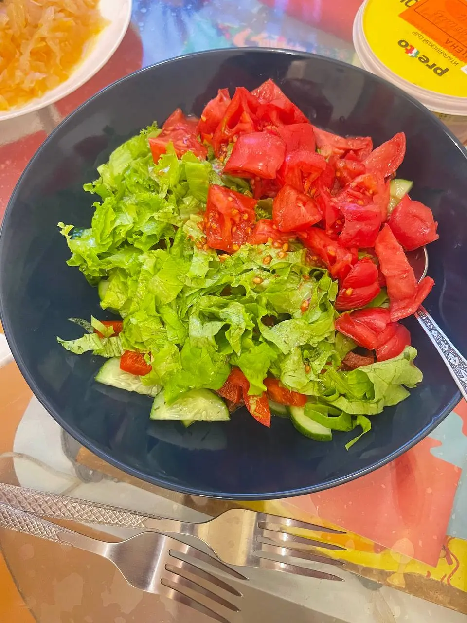 Чем кормили в гостях?
Мое окружение знает, что я на правильном питании🤤😁 | Сетка — социальная сеть от hh.ru