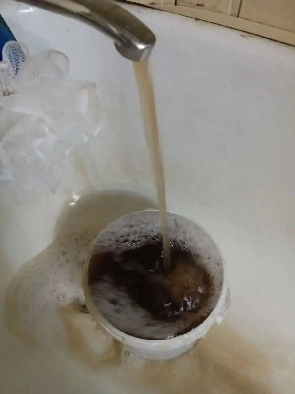 Горняцкий район, Макеевка, сегодняшняя подача воды. Запах канализации стоит ужасный | Сетка — социальная сеть от hh.ru