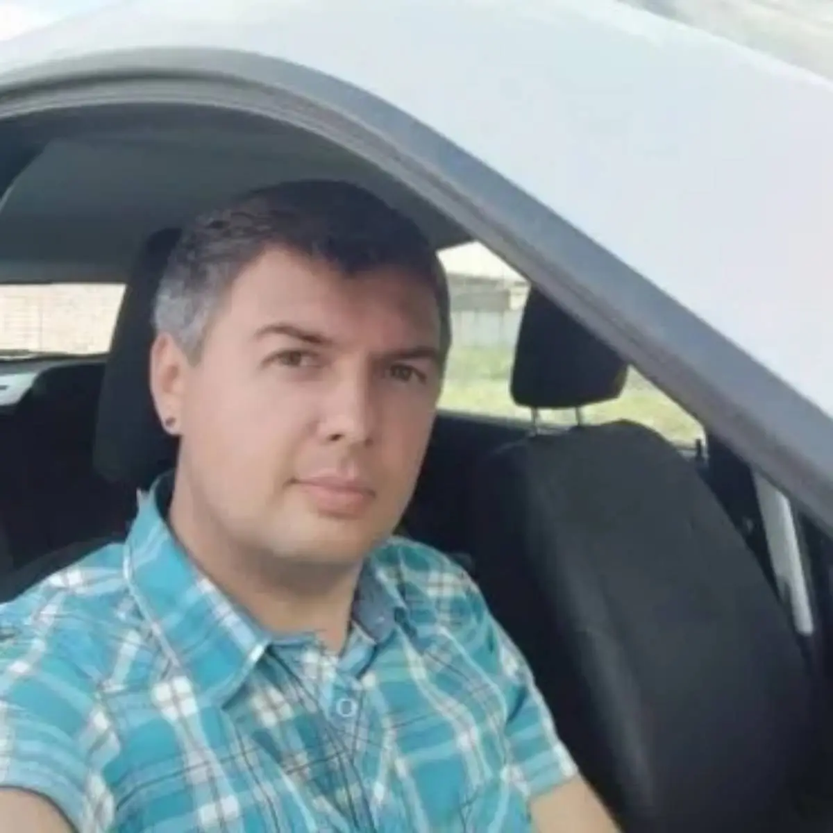 Евгений Тихонов
