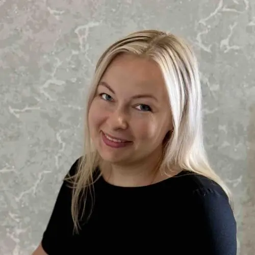Алёна Суркова